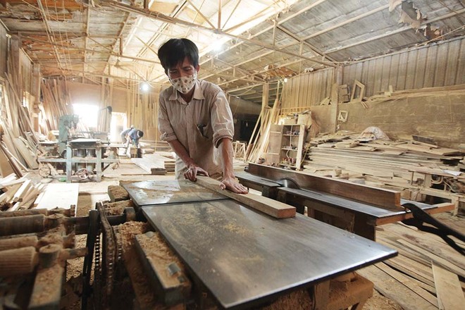 Nhiều doanh nghiệp ngành gỗ đang khốn đốn vì chậm được hoàn thuế giá trị gia tăng Ảnh: Lê Toàn