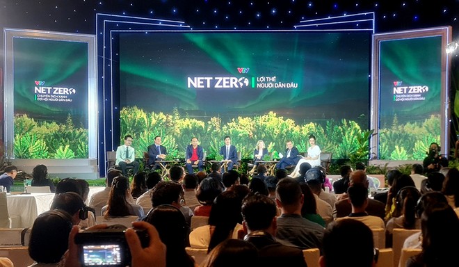 Các diễn giả, khách mời trong phiên tọa đàm có chủ đề "Net Zero - Lợi thế người dẫn đầu". 
