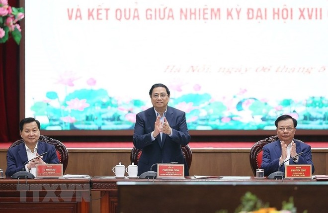 Thường trực Chính phủ tại buổi làm việc với Ban Thường vụ Thành ủy Hà Nội. (Ảnh: TTXVN)