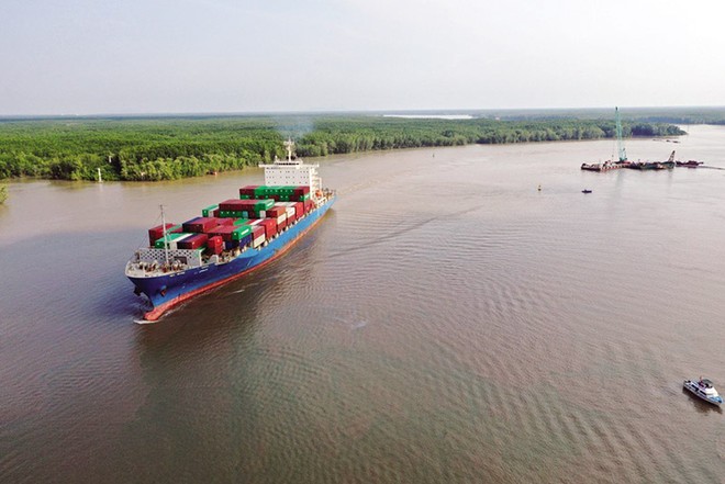 Sông Soài Rạp là cửa ngõ chính cho phép tàu biển có trọng tải lớn vận chuyển hàng hóa xuất nhập khẩu ra, vào TP.HCM 