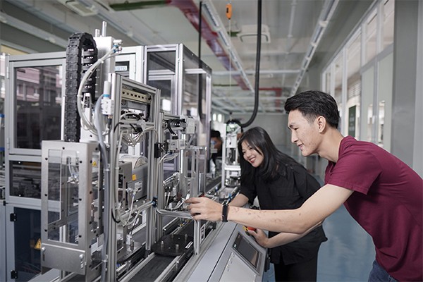 Phòng thí nghiệm hệ thống thông minh và robot tại Trường Đại học quốc tế Miền Đông nơi đặt Trung tâm Đổi mới sáng tạo Việt Nam - Singapore.