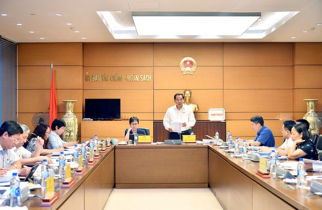 Thường trực Ủy ban Tài chính, Ngân sách làm việc với Tổng cục Thuế. Ảnh Quochoi.vn