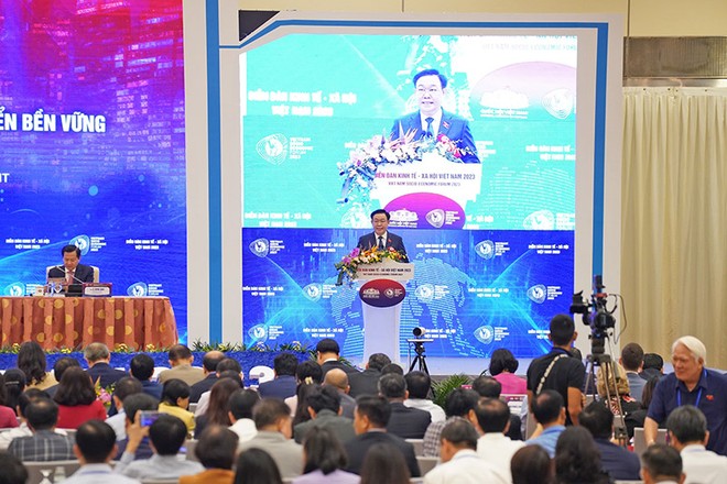 Chủ tịch Quốc hội Vương Đình Huệ phát biểu khai mạc Diễn đàn Kinh tế - Xã hội Việt Nam 2023