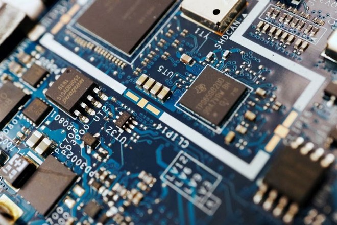 Mỹ sẽ điều chỉnh các quy định nhằm hạn chế quyền tiếp cận nhiều thiết bị sản xuất chip hơn, tương tự các quy định mới của Hà Lan và Nhật Bản. Ảnh: Reuters 