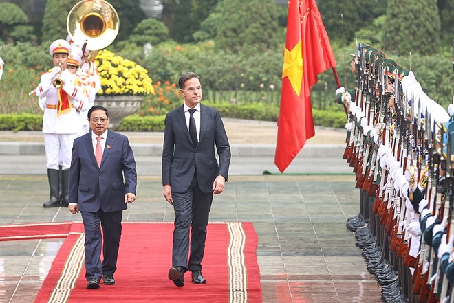 Thủ tướng Phạm Minh Chính chủ trì lễ đón chính thức Thủ tướng Hà Lan Mark Rutte đang có chuyến thăm chính thức Việt Nam. (Ảnh: Nhật Bắc)