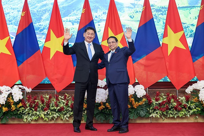 Thủ tướng Phạm Minh Chính và Tổng thống Mông Cổ Khurelsukh bày tỏ vui mừng về những bước phát triển thực chất trong quan hệ hợp tác hai nước những năm gần đây. (Ảnh: Nhật Bắc) 