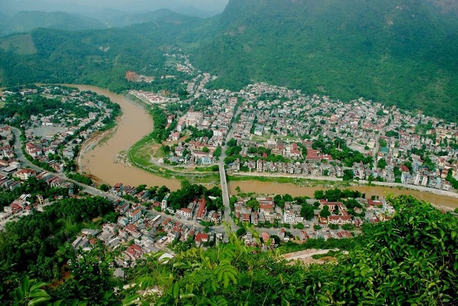 Đến năm 2030, tỉnh Hà Giang là Tỉnh phát triển khá, toàn diện và bền vững trong vùng Trung du và miền núi Bắc Bộ; kinh tế phát triển xanh và năng động, nhanh và bền vững.