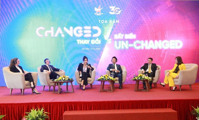 Các diễn giả tại phiên 2 tọa đàm “Changed vs Unchanged”. Ảnh: Chí Cường.