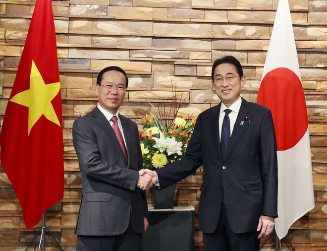 Chủ tịch nước Võ Văn Thưởng và Thủ tướng Nhật Bản Kishida Fumio (Ảnh: TTXVN)