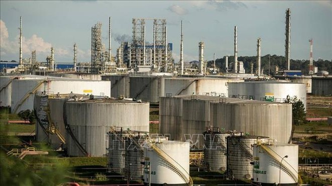 Một cơ sở lọc dầu của Công ty dầu khí quốc gia Brazil Petrobras ở Araucaria, bang Paraná (Brazil). Ảnh: GAZETA DO POVO/TTXVN