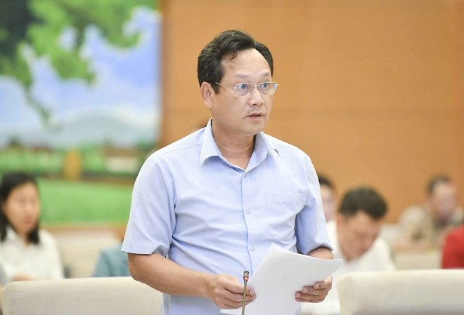 Phó Chánh án TANDTC Nguyễn Văn Tiến trình bày Tờ trình.