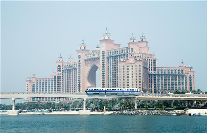 Một công trình du lịch, khách sạn trên Đảo Cọ - Palm Island ở Dubai, quần đảo nhân tạo lớn nhất thế giới. Ảnh: Lâm Khánh/TTXVN