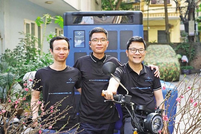 Đội ngũ sáng lập Selex Motors - từ trái qua phải: Nguyễn Đình Quảng, TS. Nguyễn Trọng Hải và TS. Nguyễn Hữu Phước Nguyên.