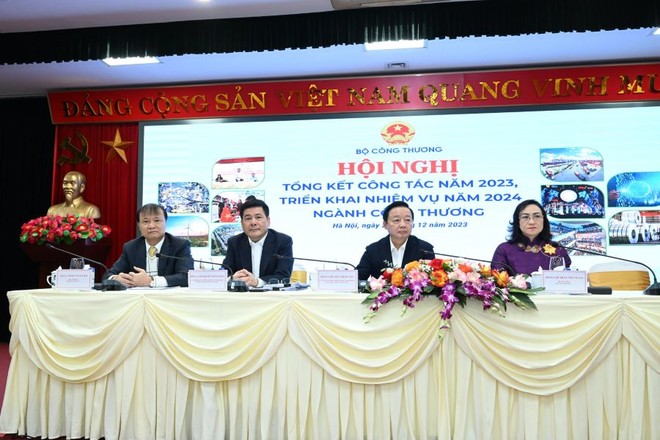 Thứ trưởng Phan Thị Thắng cho hay, Việt Nam tiếp tục xuất siêu năm thứ 8, với 26 tỷ USD trong năm 2023.