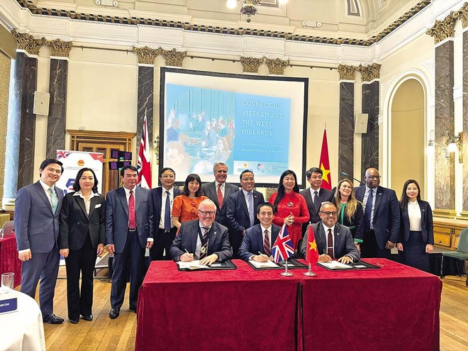 Đoàn công tác tỉnh Kiên Giang trong chuyến xúc tiến hợp tác đầu tư, thương mại tại Vương quốc Anh