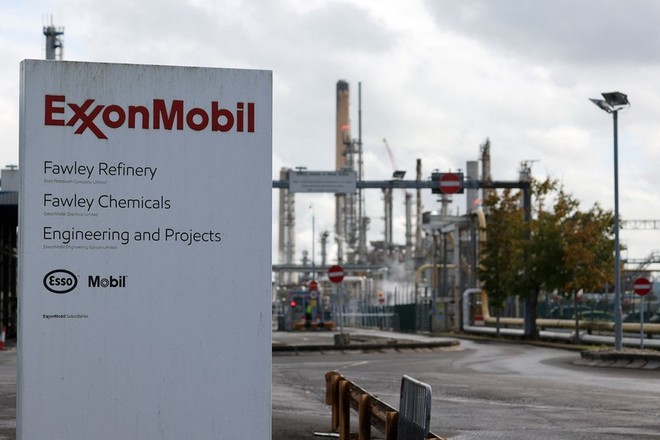 Nhà máy lọc dầu của Tập đoàn dầu khí Mỹ ExxonMobil tại Fawley, Anh. (Ảnh: AFP/TTXVN)