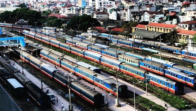 Các đoàn tàu của Tổng công ty Đường sắt Việt Nam tại ga Hà Nội.