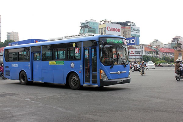 TP.HCM đang chuyển đổi các xe buýt chạy dầu diesel sang xe buýt dùng nhiên liệu sạch - Ảnh: Lê Quân