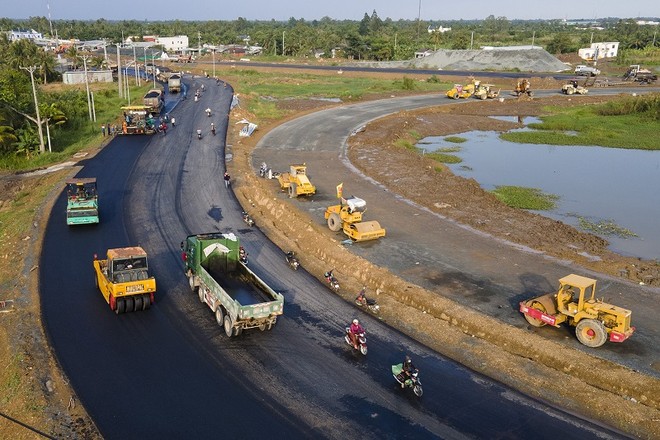 Thi công Dự án đầu tư xây dựng cao tốc Mỹ Thuận - Cần Thơ, giai đoạn 1.