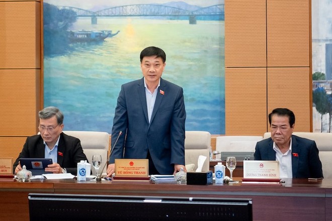 Chủ nhiệm Ủy ban Kinh tế Vũ Hồng Thanh phát biểu tại phiên thảo luận.