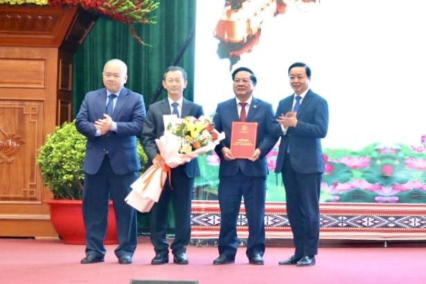 Phó Thủ tướng Trần Hồng Hà trao quyết định phê duyệt Quy hoạch tỉnh Kon Tum thời kỳ 2021 - 2023, tầm nhìn đến năm 2050.
