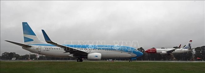 Máy bay của hãng hàng không Aerolíneas Argentinas tại sân bay Buenos Aires, Argentina. Ảnh: AFP/TTXVN