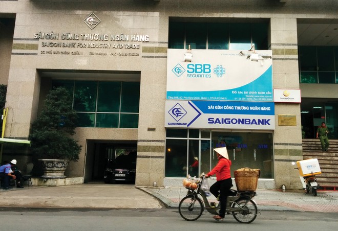 Tại SaigonBank, có 4 cổ đông tổ chức sở hữu vượt 10%