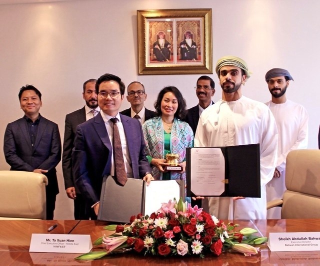 Lễ ký kết thỏa thuận hợp tác giữa VinFast Auto và Công ty Bahwan Automobiles Trading (BAT)