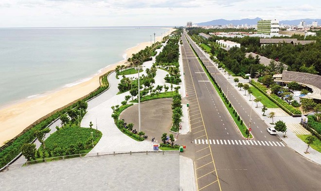 Đường ven biển là một trong những trục giao thông quan trọng, tạo hành lang động lực ven biển tỉnh Phú Yên.