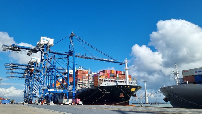 Cảng container quốc tế Tân Cảng Hải Phòng (TC-HICT), thuộc khu bến cảng Lạch Huyện có năng lực vận tải hàng hóa rất lớn. Ảnh: Thanh Tân.