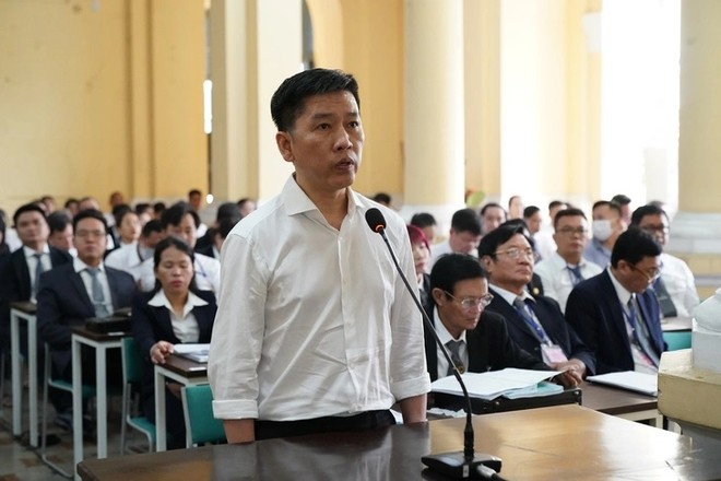 Bị cáo Võ Tấn Hoàng Văn, cựu Tổng giám đốc Ngân hàng SCB tại toà.
