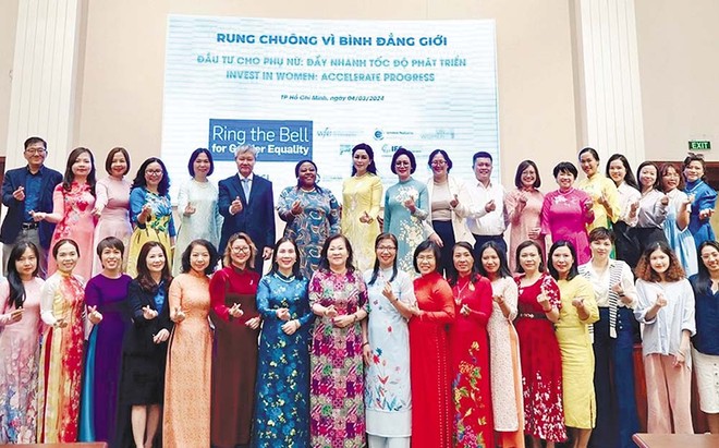 Phụ nữ Việt Nam hưởng ứng chiến dịch “Rung chuông vì bình đẳng giới”