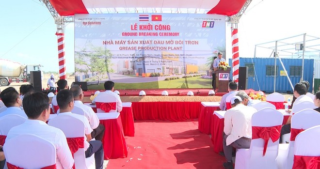 Nhà máy sản xuất dầu mỡ bôi trơn do Công ty cổ phần Top Solutions làm chủ đầu tư là nhà máy đầu tiên tại Việt Nam sản xuất dầu mỡ gốc lithium. Nguồn: NTV.