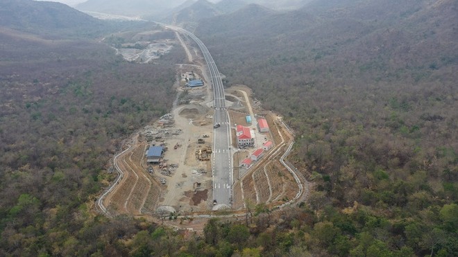 Thi công xây dựng hầm Núi Vung thuộc Dự án thành phần cao tốc Bắc-Nam, đoạn Cam Lâm-Vĩnh Hảo
