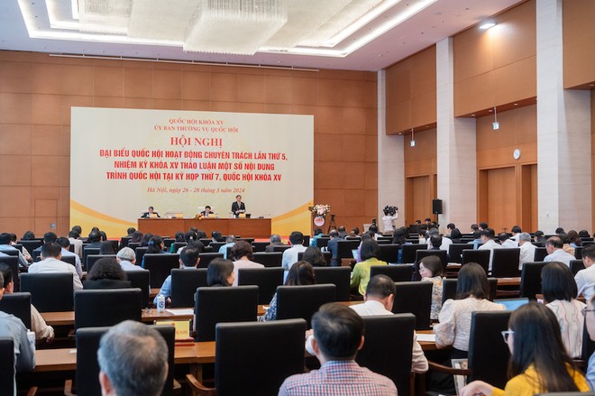 Ủy ban Xã hội của Quốc hội báo cáo một số vấn đề lớn trong tiếp thu, giải trình, chỉnh lý dự thảo Luật Bảo hiểm xã hội (sửa đổi), được thảo luận tại Hội nghị đại biểu Quốc hội chuyên trách đang diễn ra tại Hà Nội.