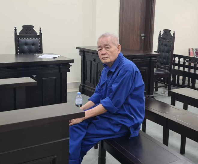 Bị cáo Lê Viết Thu bị tuyên phạt 7 năm tù về hành vi lừa bán đất "khống", chiếm đoạt hơn 1,5 tỷ đồng.