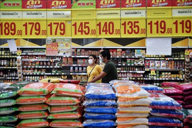 Gạo được bày bán tại siêu thị ở Bangkok, Thái Lan. Ảnh: AFP/TTXVN