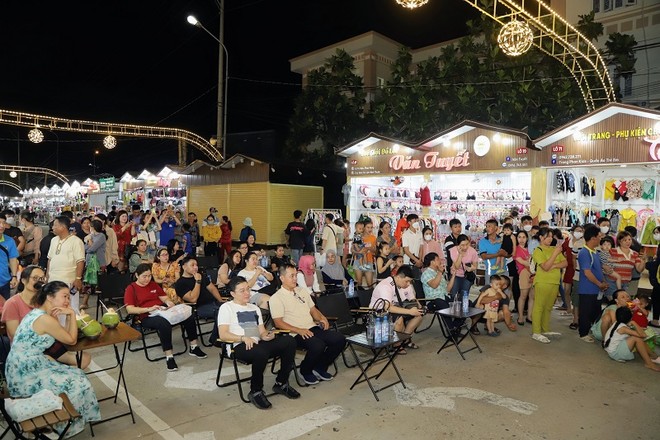Du lịch Ninh Thuận liên tiếp đón nhận những 'cú hích' để thu hút du khách