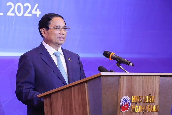 Thủ tướng Phạm Minh Chính cho rằng, cùng với chuyển đổi xanh, chuyển đổi số trở thành xu thế tất yếu, là những động lực tăng trưởng mới cho phát triển nhanh, bền vững. (Ảnh: VGP/Nhật Bắc)
