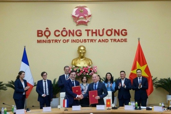 Cục Xúc tiến thương mại (Bộ Công thương) và Cơ quan Thương mại Business France tại Việt Nam ký Biên bản ghi nhớ hợp tác.