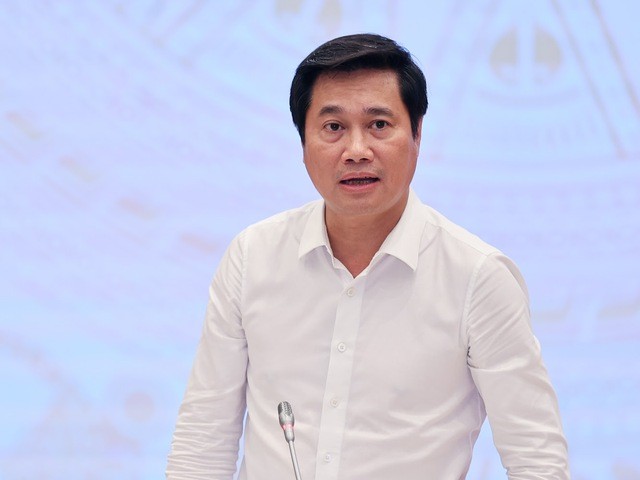 Thứ trưởng Bộ Xây dựng Nguyễn Tường Văn trả lời tại cuộc họp báo.