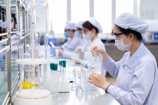 Doanh nghiệp ngành dược báo lãi tăng mạnh khi chú trọng bán các sản phẩm công ty sản xuất.