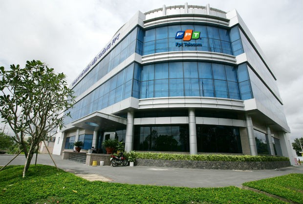FPT: Tạm ứng 10% cổ tức 2014 và mua thêm cổ phần FPT Telecom 
