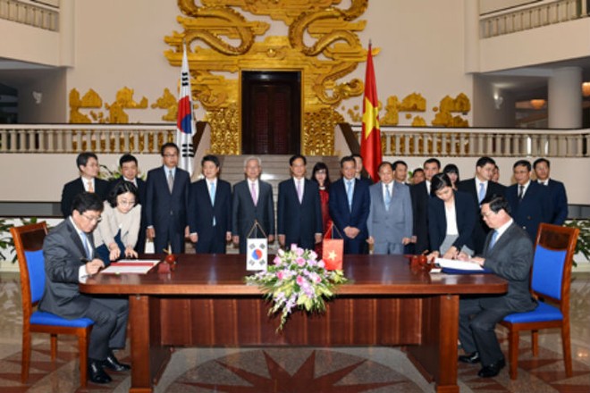 Thủ tướng Nguyễn Tấn Dũng chứng kiến Lễ ký kết Hiệp định Thương mại tự do Việt Nam-Hàn Quốc