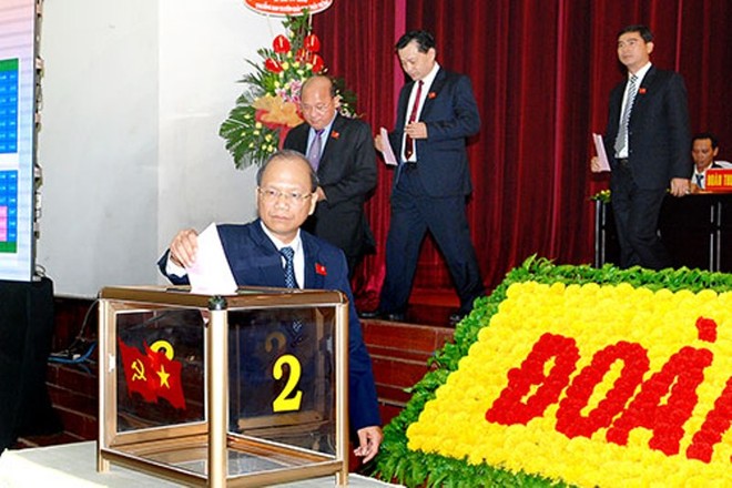Các đại biểu bầu BCH Đảng bộ tỉnh Bình Thuận khóa XIII