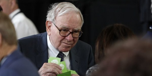Phát biểu “xanh rờn” của Buffett về đầu tư trái phiếu