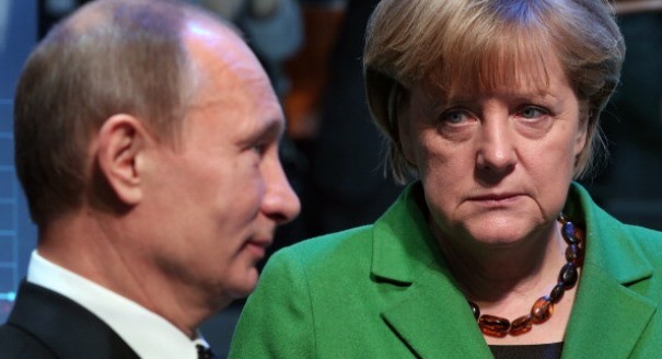 Hòa bình ở Ukraine chao đảo khi Đức, Mỹ dọa phạt Nga nặng hơn