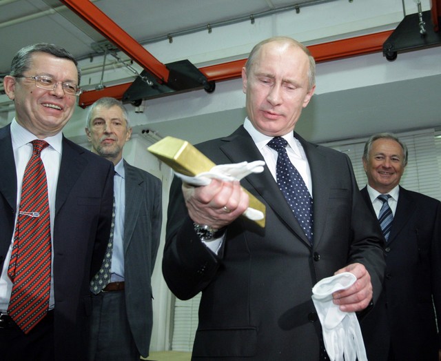 Nga đang hùng hục tích trữ vàng