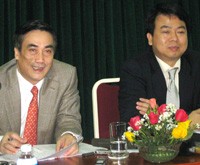 Thứ trưởng Bộ Tài chính Trần Xuân Hà (bên trái) tại cuộc họp báo diễn ra sáng ngày 1/2.