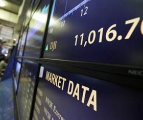 Lần đầu tiên sau 19 tháng, Dow Jones đã đóng cửa ngày giao dịch ở trên mức 11.000 điểm - Ảnh: Reuters.